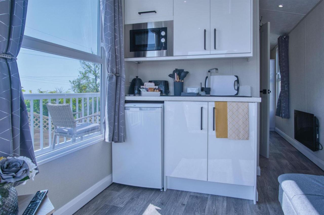 The Studio - 1 Bedroom Cabin - Amroth Exterior photo